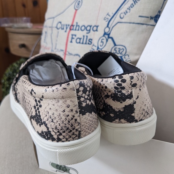 Women’s Snakeskin slip on shoe - Picture 2 of 5